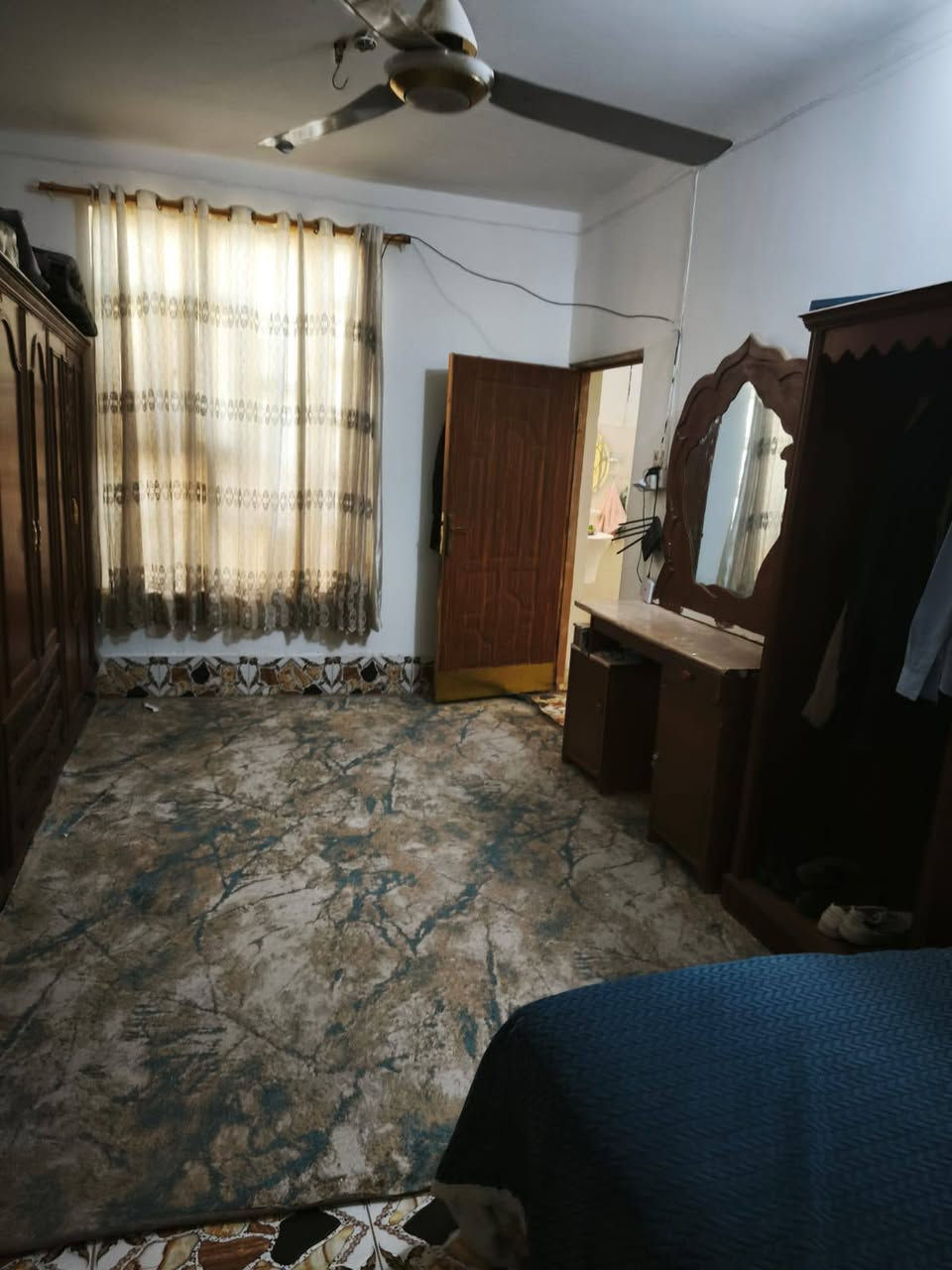 سلام عليكم ورحمة الله وبركاتة بيت معروض للبيع المساحه 130م
الموقع النجف حي الميلاد البيت صاير عل ساحه جبيره وصاير بين مدرستين وادي الرافدين و مدرسه فدك ابتدائية ومتوسطة خلف البيت مباشرة المولده مال الحي وبالنسبه للسوك يبعد عن البيت ربع كيلو متر يعني الموقع جدا ممتاز من باب احتياجات العائلة نجي عل تفاصيل البيت 

الطابق الارضي صب
 البناء غرفتين وصاله ومطبخ واستقبال ومكشوفه وحمام وتواليت وطارمه صغيره 
الطابق الاول عكاده
البناء غرفتين وصالتين ومخزن ومكشوفه
 والطابق الثالث فقط تشاريف 
***********
السعر 120 قافل
