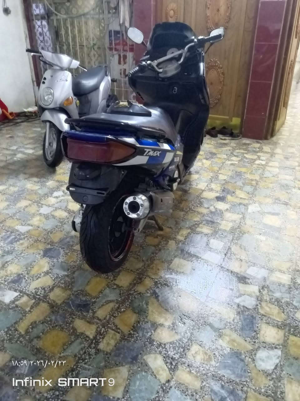 سلام عليكم البيع دراجة تي ماكس موديل 7الدرجة جيب فيتر وتعال افحص مكفوالة من البكن 
واتخانة كهربائيات كلة شغالة مابيهة نقص هورن شاير االايت ورقهة وخير من بس جاملق امامي مكاني بغداد البلديات رقم الهادف ***********
