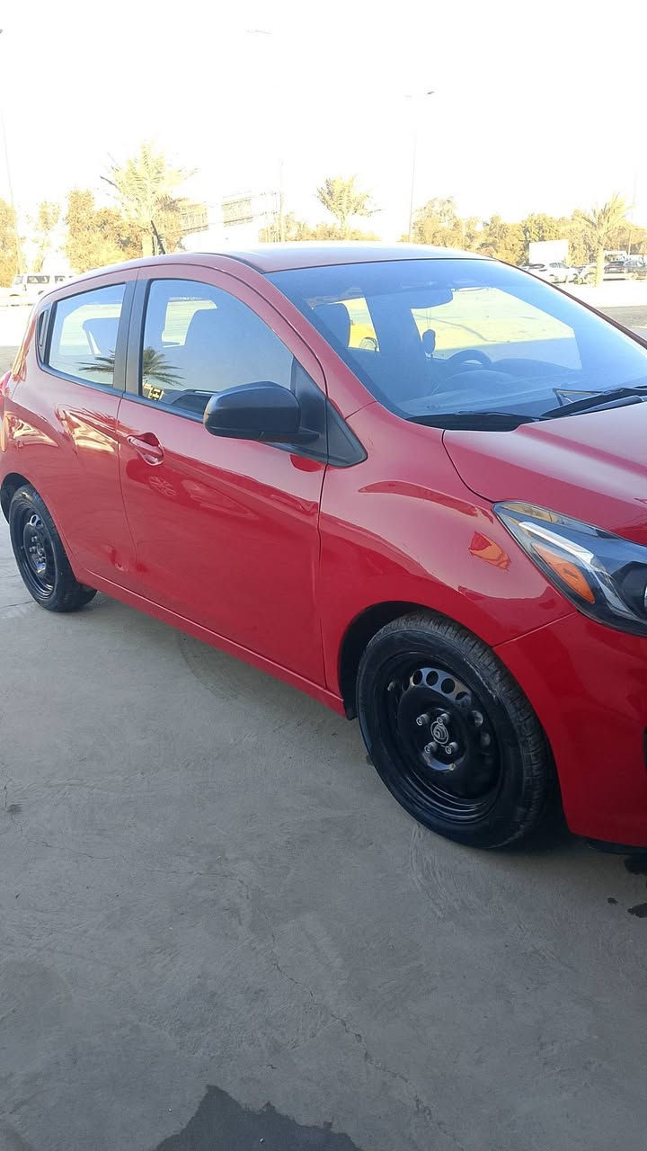 السلام عليكم للبيع سيارة نوع سبارك موديل 2019 اللون احمر رقم اربيل الجديد بأسمي وارد امريكي حادثها جاملغ  وربع البنيد صبغ فقط الباقي كلة مكفول مكينة 4 سلندر السيارة جاهزة وجديدة مابيها اي نقص وناعمة استخدام بيت احنة مستورديهة العنوان بغداد السعر 95 وبيها مجال بسيط الرقم ***********
