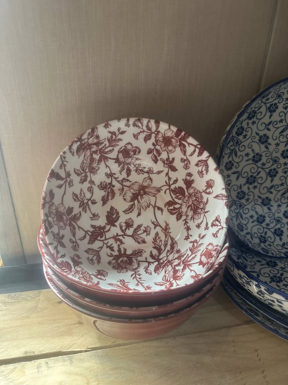 توفر
قطع نقش مغربي 
يجود موديلات واشكال مختلفة تواصل خاص 
يتوفر توصيل


**إذا كنت صاحب هذا الإعلان وتريد حذفه لأي سبب، رجاءا أرسل رسالة إلى الدعم الفني**