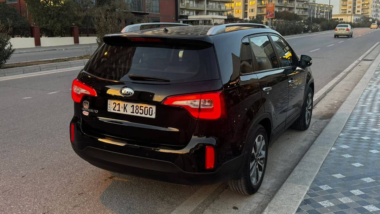 كيا سورنتو 2015 وارد خليجي للبيع 
السياره بدون حادث وبدون قطره صبغ 
محرك 2400 دوش مجفت تجفيت مضبوط وبشرط الكير والمحرك 
المواصفات: 
بصمه تشغيل 
بصمه ابواب وترحيب 
ليد امامي خلفي 
حساسات امامي خلفي 
كشن كهرباء 
شاشه لمس 
تبريد مركزي 
ويل كروم 
مرايات شفط 
اشاير بالمري 
تحكم ستيرن 
بردات خلفيه 
شعار سورنتو بالدوسات 
داخل بيجي 
تدفئه وتبريد بشرط 
رقم وسنويه جديده للـ 2030
الهزه وفحص المورو جديد 
رقم السياره مميز 
والسيارة جاهزه وبدون اي مصرف 
عنوان السياره سليمانيه 
سعر السياره 163 وبيها مجال بسيط
للتواصل *********** السليمانية, العراق
