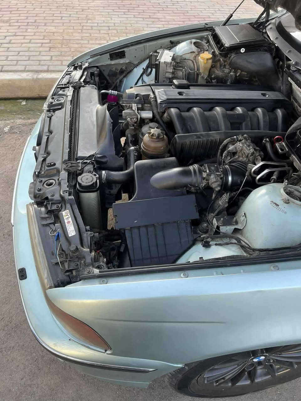 ﷽ 
                  (((السلام عليكم)))
(للمراوس)
بي ام صقر 528
موديل 96 
فووول عليها إدامة كاملة 
كير محرك شرط 
تبريد تدفئة شرط 
صبغ عام جماليه بدون ضرر 
تخم تواير جديده 
رقم سليمانية 
شرط التحويل 
مكاني موصل 
السعر 85 الموشراي لايتصل رجاءً
كلشي بسعرو 
***********
