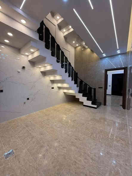 ⚜️ للبيـــــــع في السيديــــــــــة  ( الاعتماد الهندسي للعقار )
دار سكن  مساحة : 80 م 🔻 الواجهة : 4   متر     نزال : 20  متر 

الموقع :: الضباط الحديثة موقع مميز خلف شارع التجاري   
🟦
درجة اولى  واجهة مرمر وارضيات مرمر 
يحتوي الطابق الاول على:   استقبال ومطبخ   مع خدمات رئيسية + غرفة نوم 

الطابق الثاني : 2 غرف نوم وخدمات رئيسية

الطابق الثالث : غرفة نوم مع خدمات

‎(التعامل والتفاوض مع صاحب العقار مباشر)

🛡️ إذا لم يناسبك هذا المنزل، لدينا خيارات متنوعة تشمل منازل، وأراضٍ تناسب جميع الأذواق.

زبائننا الكرام بِكُم نَرتقي ونَتشرف بزيارتِكم ونَفتخر بخِدمتِكم 

✅ احصل على منزل أحلامك معنا، نحن مكتب عقاري موثوق ومتخصص في تلبية احتياجاتك السكنية
لاتتردد في زيارتنا او الاتصال بنا 
___________________________

***********-***********-***********
‎الفرع الاول / الـسـيـديــة الضباط مقابل افران الرباط
‎ الفرع الثاني /شارع العلوة مقابل مدرسة حلم الغد الاهلية 
‎الفرع الثالث / عرصات الهندية مجاور فندق بلوم 

‎‏‎زبائننا الكرام بِكُم نَرتقي ونَتشرف بزيارتِكم ونَفتخر بخِدمتِكم ❤
