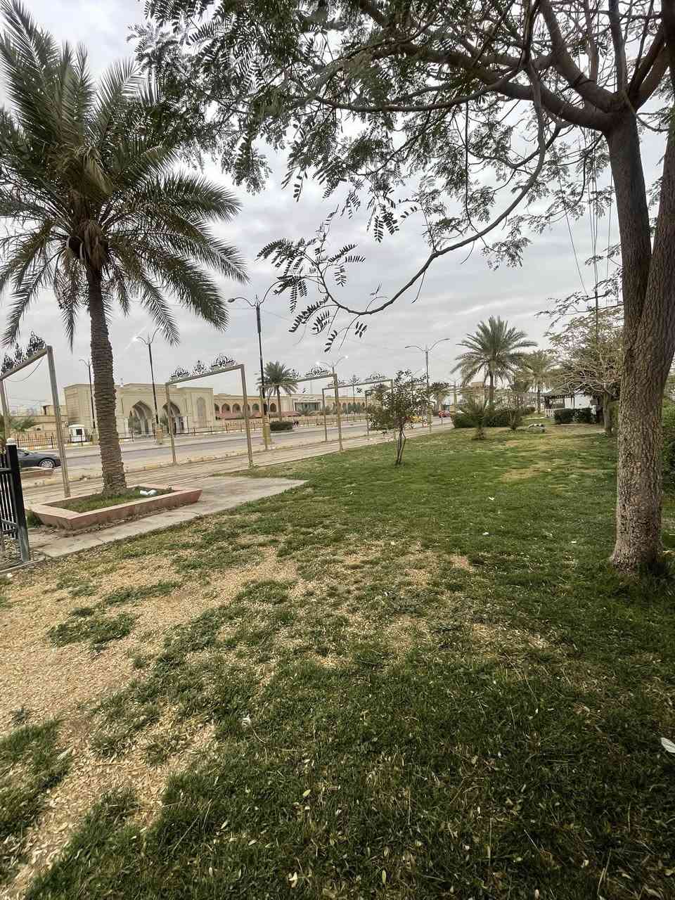 للأيجار
مساحة (4×3 متر) والحديقة الك بموقع حيوي ومناسب لفتح:
كشك قهوة ☕️
عصائر 🧃
سندويچات خفيفة 🌯
أو أي مشروع صغير. 

المكان مرتب ومهيأ مع إنارة جميلة وكشك أنيق جاهز للعمل.
الموقع واضح وقريب من الشارع الرئيسي وحركة سيارات مستمرة.

✔️ مناسب للمشاريع الصغيرة
✔️ مساحة منظمة وجاهزة
✔️ فرصة ممتازة لبدء مشروع

للاستفسار والتفاصيل أكثر ***********
