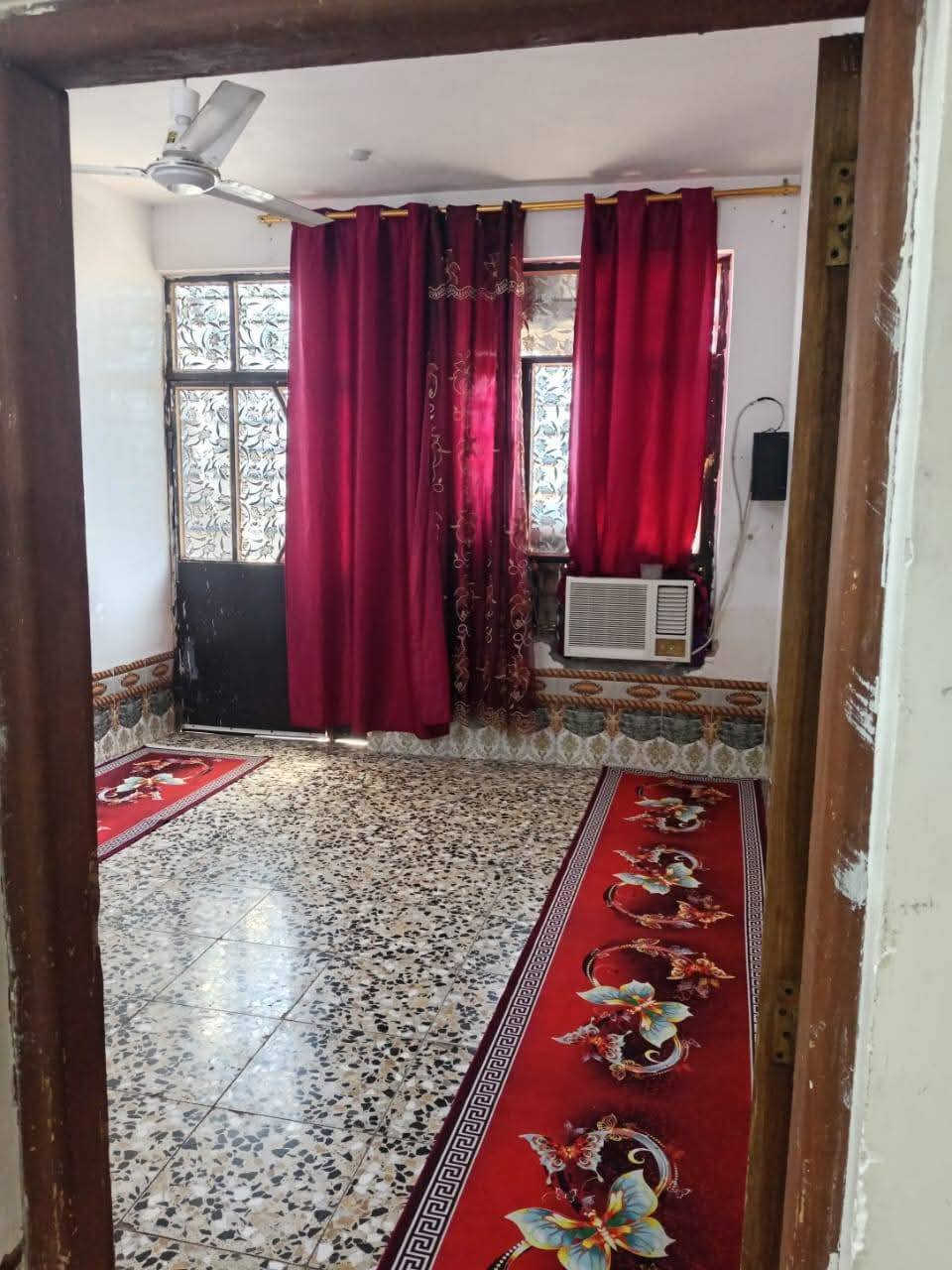 سلام عليكم دار للبيع حي العسكري بستان حسن ماعله مساحه 116 متر طابوك صب كونكريت ***********
