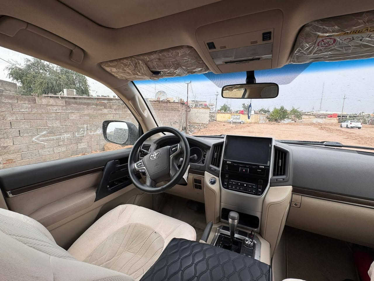 السلام عليكم من رخصة الادمن عندي لاندكروز بنزين  بغداد تحويل مباشر رقم انكليزي  موديل ٢٠١٩ ماشية ٩٠ سياره مواصفات بصمه فتحه بريم مواصفات معروفه سياره جاهزه ونظيفه جدا ما نقصها اي شي بيها صبغ قليل جدا  فقط جو قبق بنزين نتيجة شخوط ماعداها مكفوله السياره مكاني بابل الحله. السعر ٤٩٥ ورقه 
متواجد واتس اب 
***********
***********
