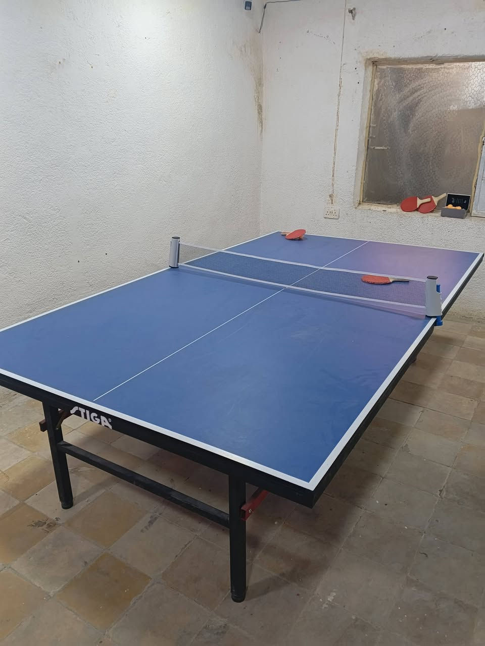 منضدة جديدة للبيع 100 الف كاملة زوجين ركتات
***********
