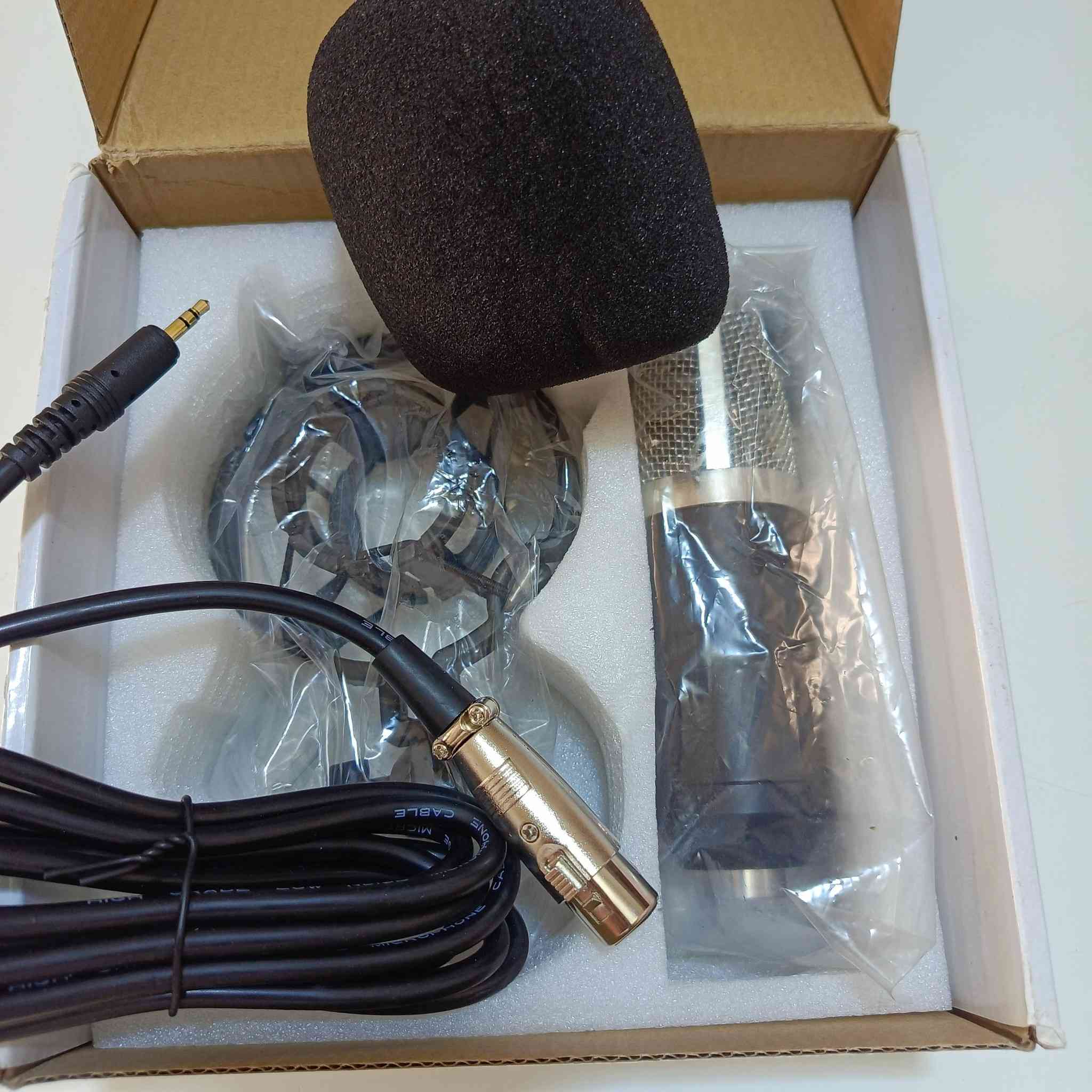 متوفر ميكروفون مكثف (Condenser Microphone) مصمم لتسجيل الصوت والموسيقى باحترافية.نوع الميكروفون: مكثف أحادي الاتجاه (Uni-directional)، 
مما يعني أنه يلتقط الصوت بشكل أساسي من الأمام ويقلل من الضوضاء الخلفية.الاستخدام: مناسب للاستوديوهات الاحترافية، التسجيل المنزلي، البث المباشر، والألعاب.الجودة: يوفر إعادة إنتاج ممتازة للصوت (Excellent Reproduction of Voice and Music).

السعر 18 
يوجد توصيل الى جميع محافظات العراق
@أبرز المعجبين


**إذا كنت صاحب هذا الإعلان وتريد حذفه لأي سبب، رجاءا أرسل رسالة إلى الدعم الفني**