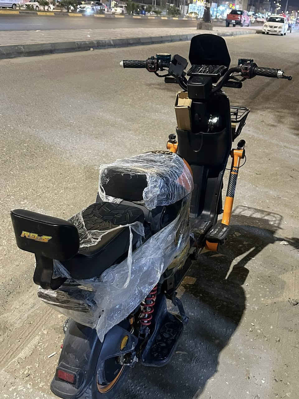 سلام عليكم دراجه شحن R9s للبيع مديل 2026 نضيف احله من صوره كهربائيات كلها شغاله
 5بطاريات
 حساسات مفتاح وبصمه وكارت 
إنذار مكاني وملف 2000 
غراضها كلها موجوده
 دواسات البايدر لسه مامفتوح ولمرايات نفس الشي 
مكان كربلاء قبل نهاية شارع الجاير 
السعر 500 وبيها مجال بسيط الاستفسار خاص


**إذا كنت صاحب هذا الإعلان وتريد حذفه لأي سبب، رجاءا أرسل رسالة إلى الدعم الفني**