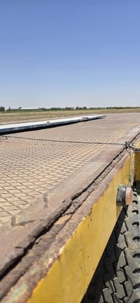 مقطوره للبيع كرونه طول ثمانيه وربع دناكير ١٤ بلادي تغم تاير ٠٧٨٢٣٠١٩٨٤...
