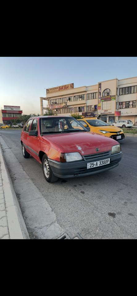 السلام عليكم
سعر 28 و بي مجال 
سيارة للبيع كاديت 
جاهزه من كل نواحي 
بي كوبون بنزين 
موديل 1991
سنويه جديد لحد 2029
مشروع وطني
محرك 1.6
كير عادي
تدفيه شغال 
كهربياته عل بلاد 
صدر جديد 
تيرات جديد 
رقم كركوك
شرطة تحويل 
محرك كير شرط 
واستفسار اكثر 
خابر صاحب السيارة ***********
مكان سياره كركوك
