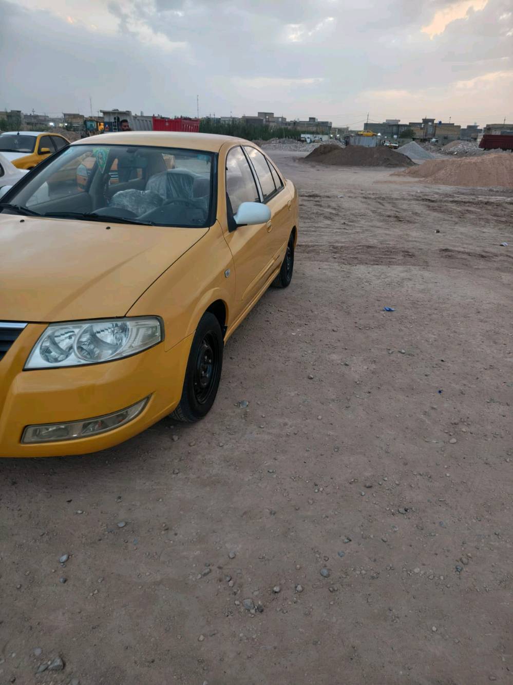 السلام عليكم 
نيسان  سني صفرة  وارد خليجي 
مديل 2013
محرك 1600 
كير اوتماتيك 
كير محرك جديد تبريد ثلج ❄️
حدادية 100%
 تخم تاير جديد 
شاشة كامرة
  السياره بيها منضومة غاز
  مصفرة هيئة وغرامات رقم انكليزي واسط
تحويل مباشر
سونارها موجود بالصور
  السعر 90 وبيه مجال قليل  حك  الجية 
مكان السياره واسط مركز  الكوت
الاستفسار اكثر الاتصال على الرقم***********