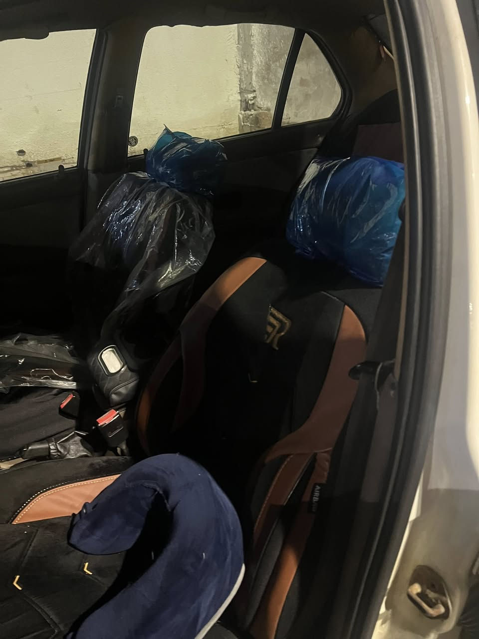 حداديه كير مكينه جديد
تربد ثلج
جميع المقاعد طبيه ودوشمه جديده
مسجل +مضخمات ستريو
سلف عينه صينيه دينمو منضومه تبريد جديد 
سياره خير من الله ونضافه احلا من صور
سنويه2030 تحويل ثاني وكاله مكاتبه الي يعبجك
رقم بصره سعر 40
***********
