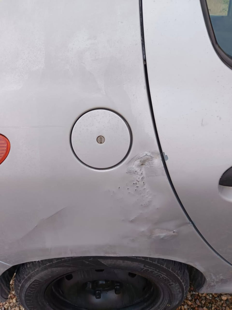 السلام عليكم... بيجو ٢٠٦ موديل ٢٠٠٩ ... نظيفة نوعاً ما وماشية ١٨٢ ألف.... السيارة المحرك ما شاء الله تحفة.. والگير أوتوماتيك ويحتاج إلى تبديل جوزات لزيادة الكفاءة... الرقم بغداد جديد وسنوية لل٢٩ يله تنتهي... التايرات والبطارية بحالة جيدة.. الصدر الخلفي جيد جداً.. الصدر الأمامي جيد بعض الشيء... التبريد نقص فقط غاز.. السيارة مصبوغة حزام وهم جاردة بسبب اللون والحرارة وجو العراق... وهاي أهم التفاصيل.. السعر المطلوب ٤٨ وبيها مجال بسيط.. للتواصل على الخاص ومن الله التوفيق


**إذا كنت صاحب هذا الإعلان وتريد حذفه لأي سبب، رجاءا أرسل رسالة إلى الدعم الفني**