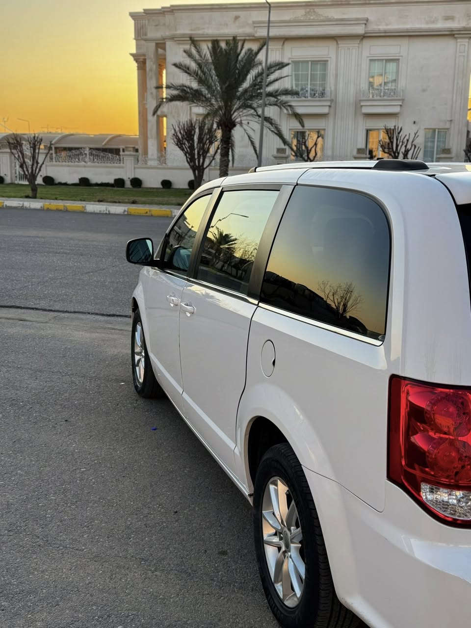 سلام عليكم
للبيع دوج كرفان SXT
2020 محرك 3.6L 
كشنات جلد اسود
السيارة ماشيه 132mil 
السياره نظيفه مال بيت
حادثها  بسيط مرفق بالصور 
بدون دواخل بدون ايرباك 
مكان السيارة اربيل 
السعر $198 
الشراي يتصل على الرقم 
***********
