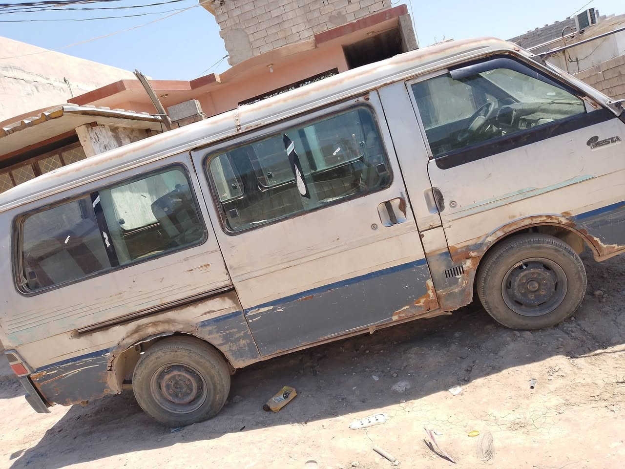 كيا بستا موديل 1992 رقم ديالى  كير جديد محرك تبخير تحويل مباشر سنويه ساقطه سياره جاهزه السعر25 وبيها مجال غرامات هيئة عليه تاخذ صافي عنواني كاطون الرازي شارع المدارس للتواصل ***********

