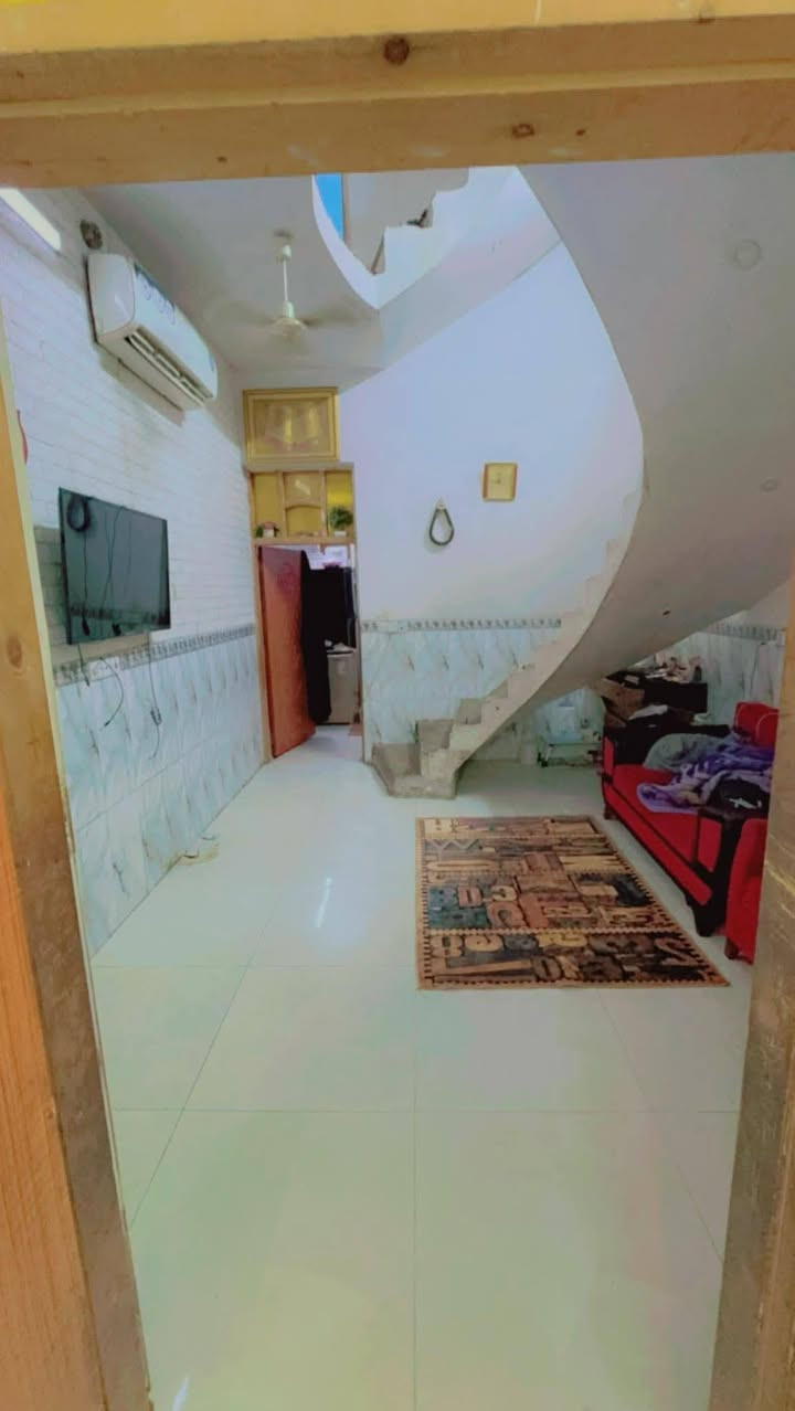 نص قطعه قطاع 15ع شارع 60
شارع تجاري 
+الطابق ل اول بي ستقبال +حولي +مطبخ +حمام +ترك 
الطابق الثاني ثنين غرف وملحقاتهم 

الستفسار  ***********
