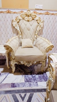 تخم ملكي • ١٠ مقاعد • نضيف