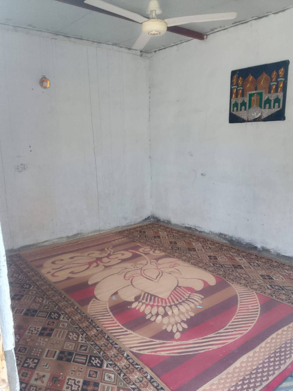 بيت للبيع منطقه ابو رمانه على طرق خلف ثيلة باريس البيت مساحه 150متر مربع 9وبي مجال للشراي ***********
