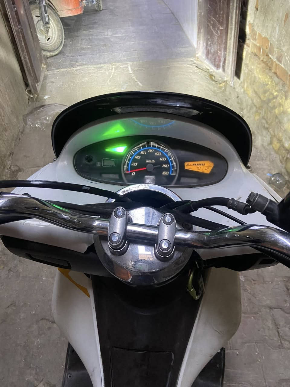 بي سي اكس جيل اول
دراجه مفوله مفوله 
مكينه مكفوله كهربائيات 
أستان حساس كلها شغاله 
بيها بس (الترايش شويه تعبانه والستان تعليك طاك)
سعرها 900 بيها مجال للشراي 
مكاني بغداد مدينه الصدر


**إذا كنت صاحب هذا الإعلان وتريد حذفه لأي سبب، رجاءا أرسل رسالة إلى الدعم الفني**