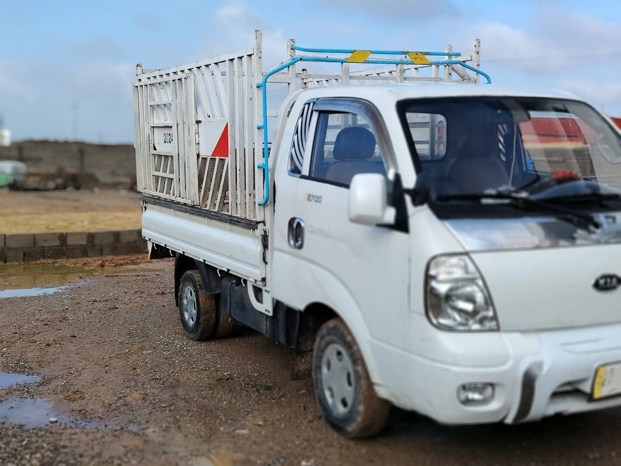 السلام عليكم
كيا حمل 2009 رقم كركوك وسنويه لل 28 حصه كاز شاصي ومحرك شرط بيهه مكانات صبغ سياره جاهزه 
عنوان كركوك الحويجه 
سعر 95 وبي مجال حك الجيه فقط 
للتواصل 
***********
