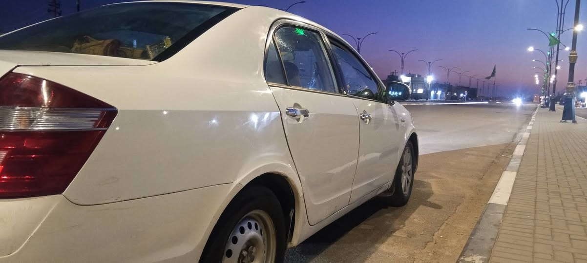 السلام عليكم جيلي موبل موديل 12سياره مكفوله من ضربه ولصبغ والتبديل رقم بغداد مكينة تبخير كير عادي تبريد شغال سياره حلوه فقط بس مكينه تبخر راعيهه ايريد تحويل  السعر 40 وبيهه مجال مكاني البصره رقم ***********
