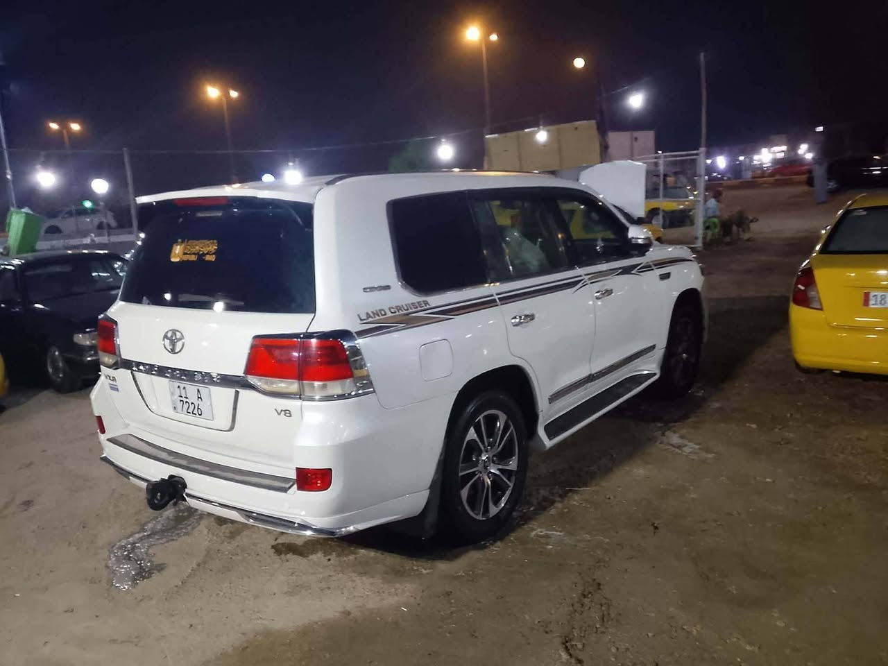 سلام عليكم البيع لاندكروز موديل 2009 محدث داخل وخارج 21  تحديث اصلي صبغ حزام رقم بغداد نكليزي سنويه 2030 مكين 8سلندري مكين وكير وتبريد كفال حداديه تخم تاير كهربا كله جاهز  سعر 260  وبيه مجال الشراي مكاني بابل ‏‪***********
