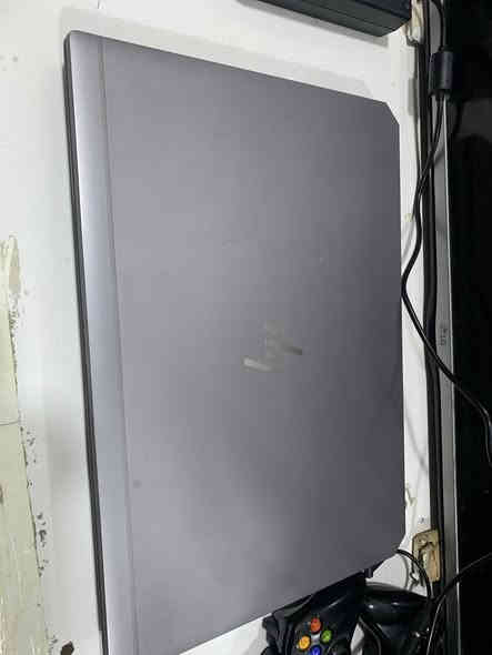 🔹 للبيع: لابتوب ZBook 5G 17″ قوي للألعاب والعمل الاحترافي �

المعالج 

/Intel Xeon E -2176 /6انويه /
12. خيط 

2.7HZ 

Ram 16 GB ddr 4 

كرت شاشه داخلي intel  / 8  GB 
كرت شاشة خارجي   NVIDIA QUAGRO p5200   / 16 GB

هارد جان بيه 512 ssd بس حاليا خليتله 256 ssd )

جهاز كلش قوي بالألعاب والتصاميم ومناسب لكل الأعمال 

سعره 720 الف 

بغداد /الكرخ 

*********** واتساب
