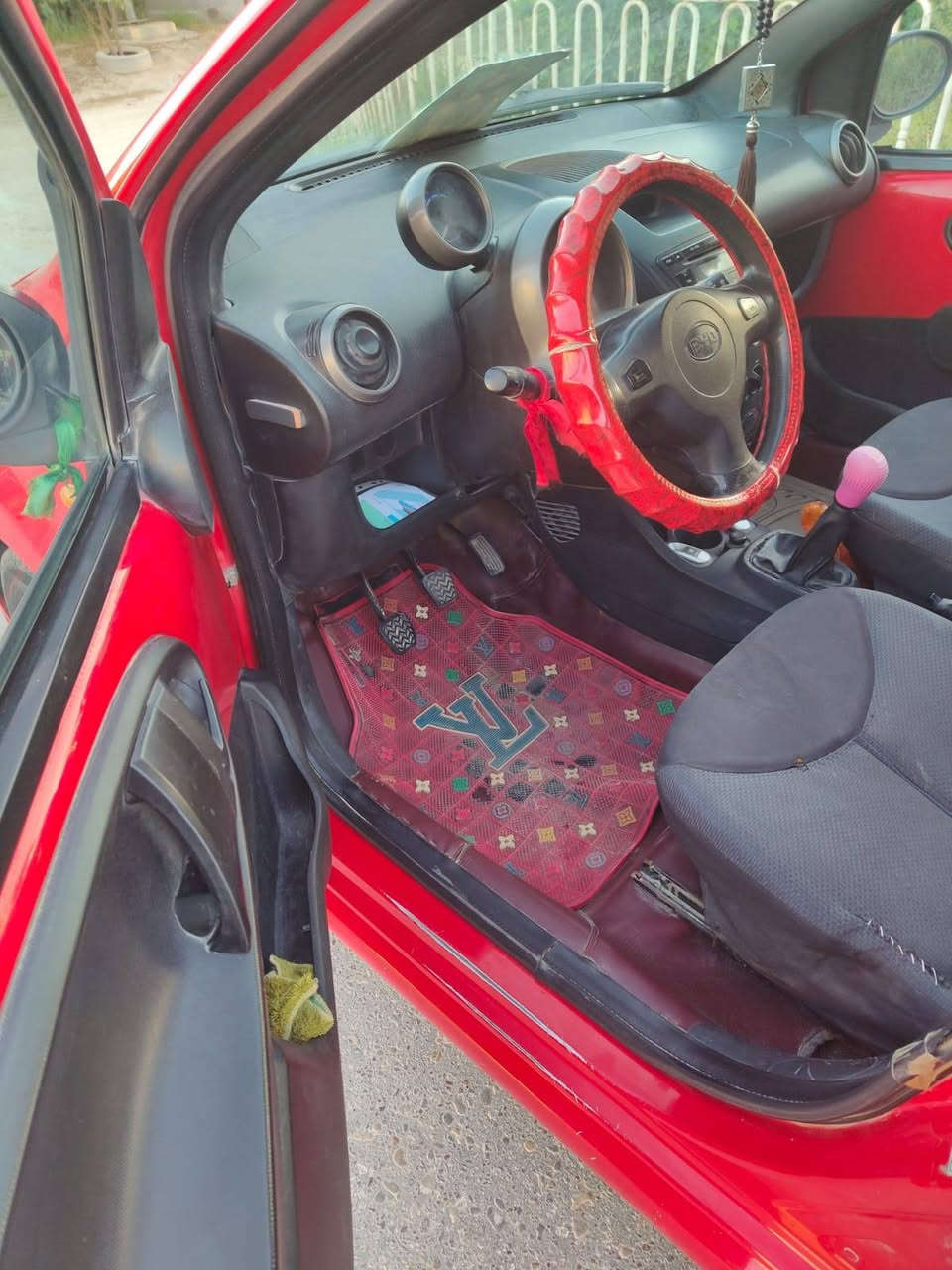 السلام عليكم اخوان سياره كيو كيو بي واي دي موديل 2012 رقم بابل الماني  سياره خير من الله من كير ومكينه وحداديه مكفوله من ضربه وتبديل وصبغ سنويه مجدده لغايه 28 مصفره غرامات السعر 38 بيه مجال بسيط المكان في بابل الرقم الهاتف***********
