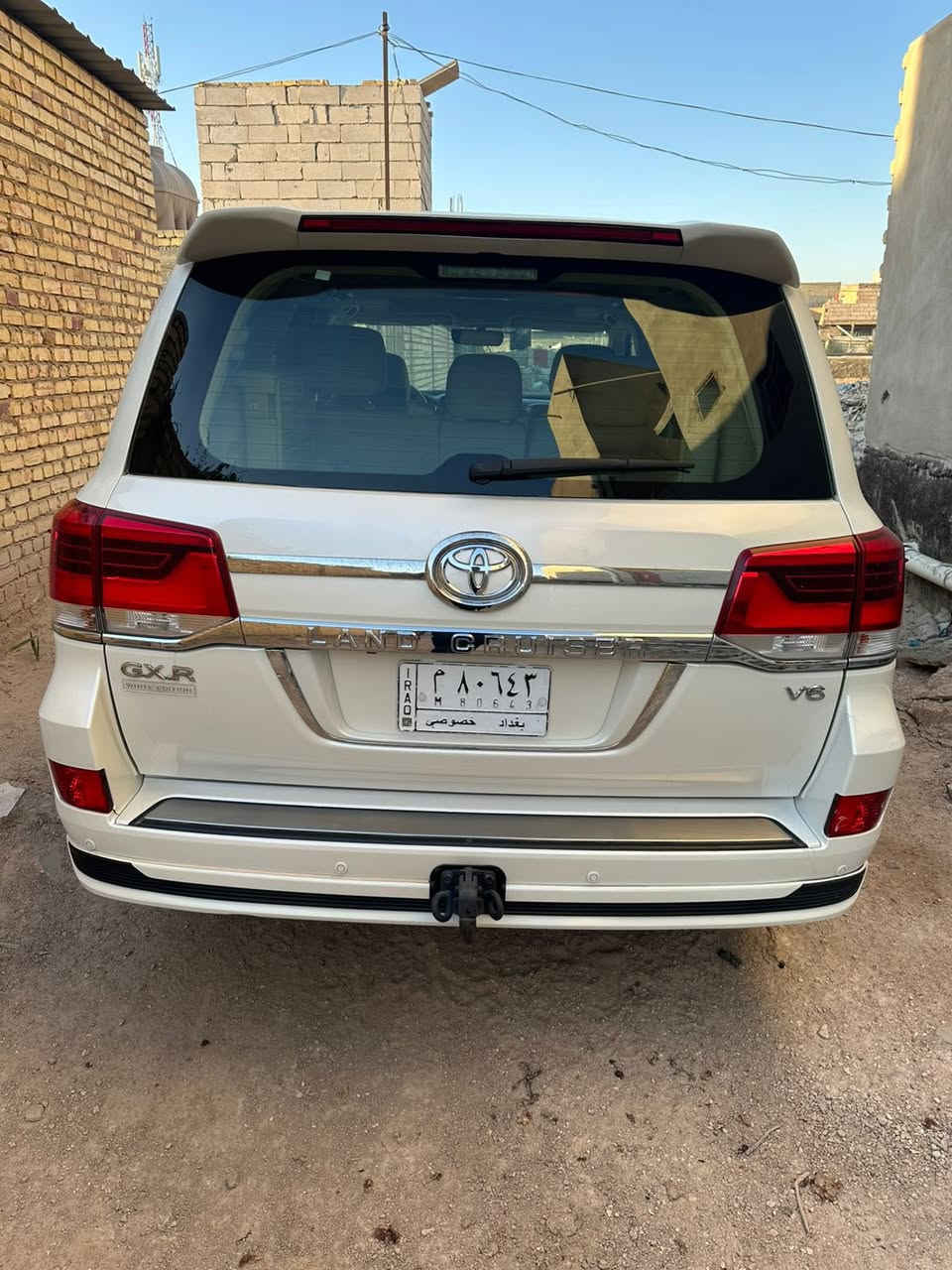 لاندكروز ( ٢٠١٧ ) وايت ادشن
السيارة فول مواصفات 
كامرات 
حساسات 
شاشات 
السيارة كامله تخم تايرات جديد 
فلنچات جديده 
دسكات جديده 
السيارة بيه قطه وحده قبق الجنطه الصغير 
للإستفسار ***********
