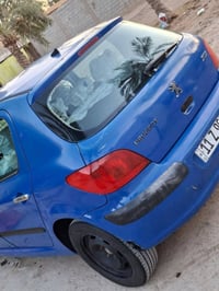 من رخصت الادمن المحترم سياره بيجو فرنسي موديل 2005 /حجم 307 / كير مكين...