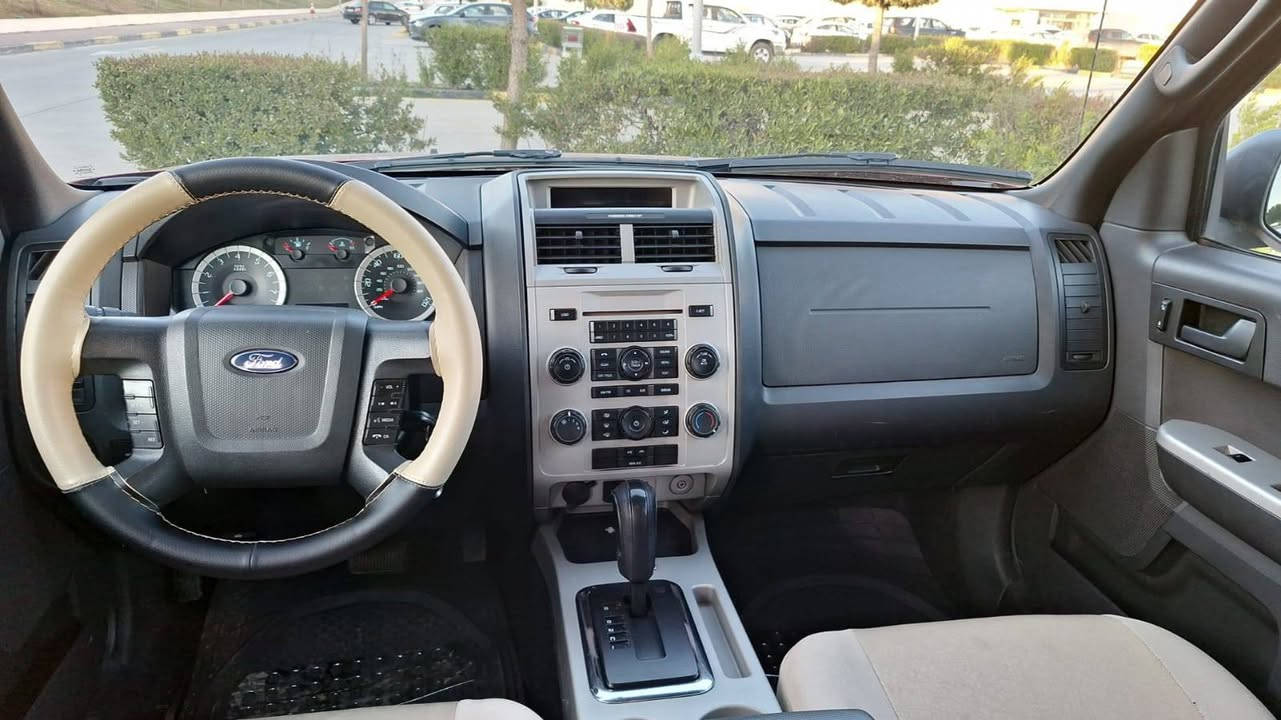 فۆرد ئیسکیپ 2012 گێر ئۆتۆماتیک 
بێ بۆیاخ 
مەکینەی 4 بستۆن تاک ئەکسل 
تەنها 115 هەزار ڕۆشتووە 
هیچ مەسرەفێکی تێدانیە 
تەقەو ڕەقەی بەشەرت 
شوێن سلێمانی 

سـعـر : لە کۆمێنت داوابکە ڕاستەوخۆ بۆت دێت 📥 

گێر و مەکیەنەی بەشەرت 
هیچ کێشەیەکی تێدا نییە 

ژمارەی خاوەنەکەی 
***********
