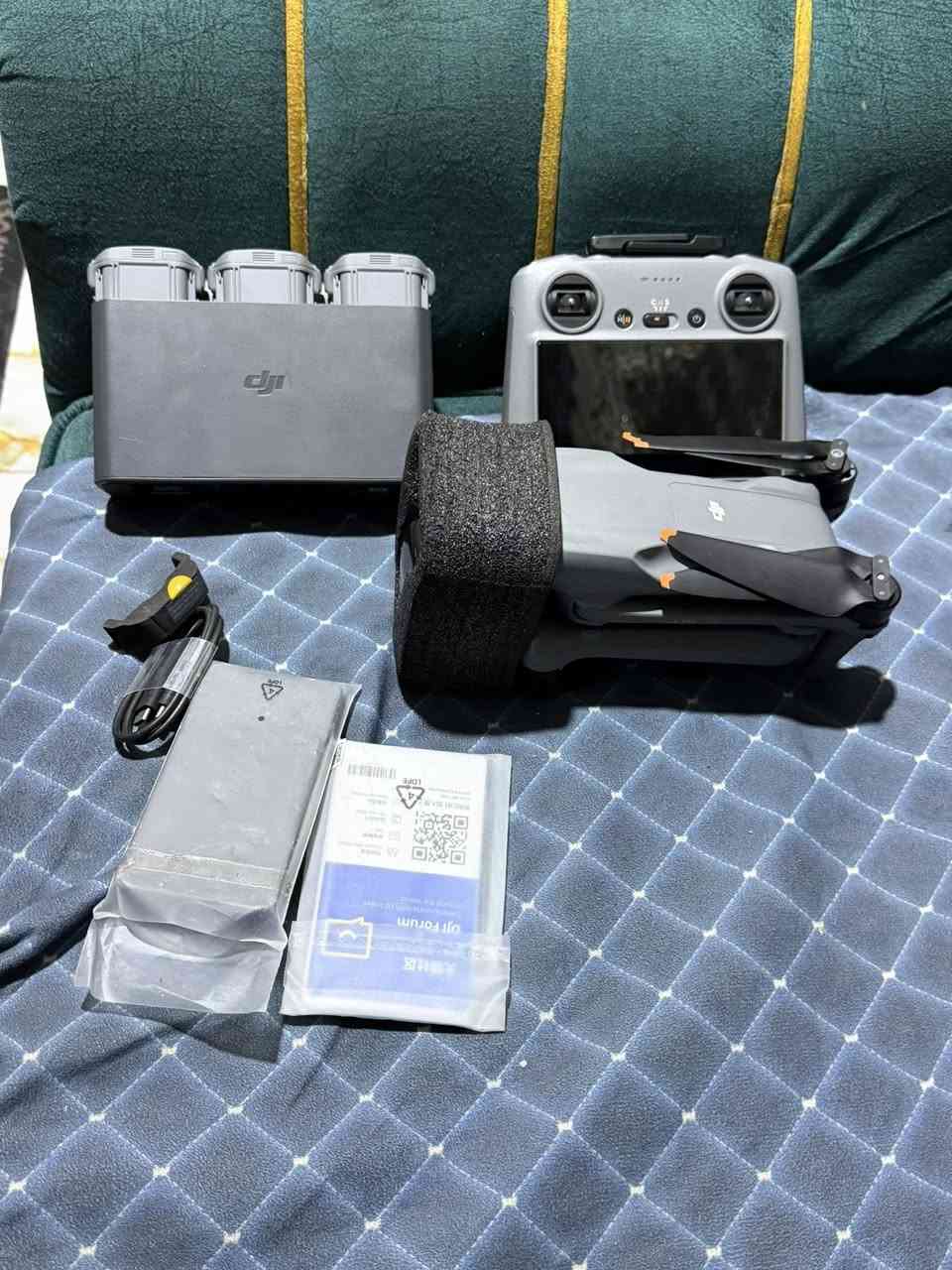 السلام عليكم  

للبيع مكاني جنينه 
DJI AIR 3S
***********
مبدل بيها ماطور فقط 
طايره ساعتين بس 
للعلم الجديده قله بلسوك 
سعرها ٢٧٥٠ الجديد 
محتاج ورد ابيع لا اكثر 
A
