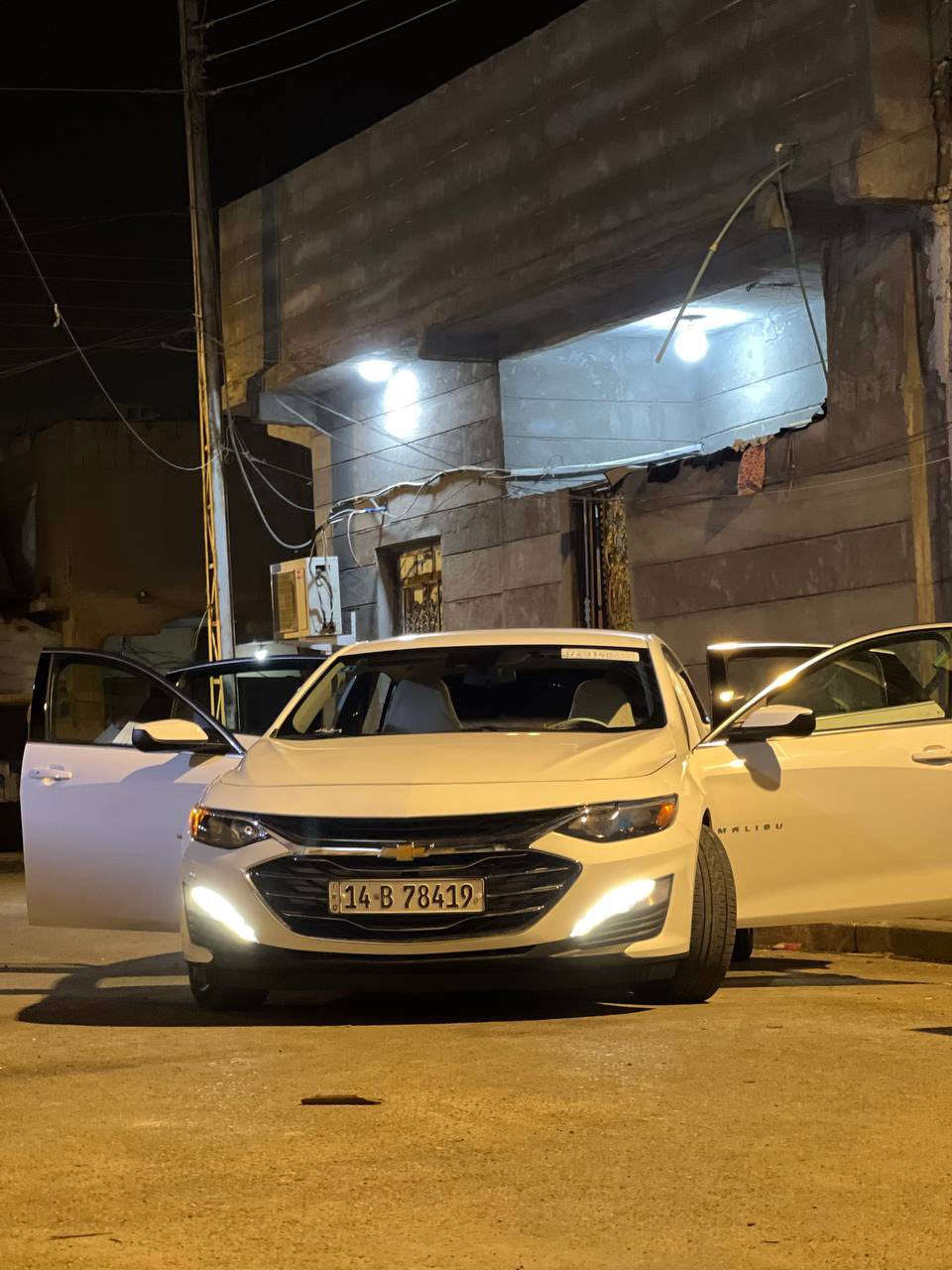 🚗 للبيع - شيفروليه ماليبو LT موديل 2024
السعر 155 وبيه مجال 
وارد امريكي قطعه وحده تبديل 
رقم بصرة باسمي تحويل ثاني يوم 
🔧 المواصفات:
 • المحرك: 1.5 لتر تيربو (1500 CC)
 • ناقل حركة أوتوماتيك
 • فئة LT السيارة فول عدة الفتحه 
.•قفل سرعه +تحديد مسار 
 • تشغيل بصمة + دخول ذكي
 • شاشة لمس 8 إنش
 • كاميرا خلفية
•ويا كب اصلي 
 • حساسات خلفية
 • بلوتوث + USB + أبل كاربلاي / أندرويد أوتو
 • مكيف أوتوماتيك
 • جنوط ألمنيوم
 • مصابيح LED نهارية
 • أنظمة أمان: ABS + الثبات الإلكتروني + وسائد هوائية
توقف ذاتي رادارات محيطيه 

 • السيارة نظيفة جداً من الداخل والخارج 
السيارة بل كارتون وبل عافيه ع الي يأخذه
العنوان:بصره قبله 
الاستفسار :***********
