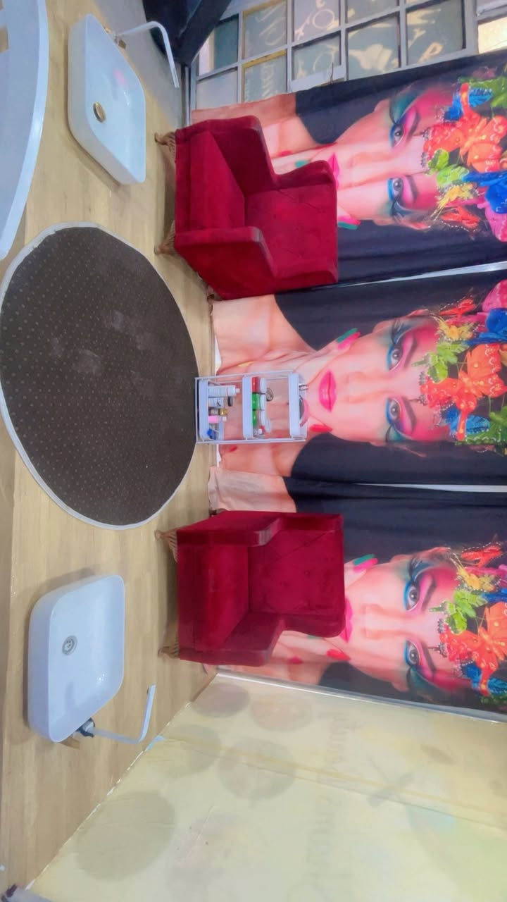 صالون نسائي كامل للبيع بالدورة بشارع الصحة
مساحة 75اثاث جديد سبلت طنين بلازمه 
كيزر ماطور مرايات 
سديه كراسي تخم 2
مغسلة شعر مغسللات اقدام ستيج ميز اكرلك2 
مواد اكرلك اصباغ
  جهاز بخار جديد وجاهز
يفيد البنوته الجديدة بالمصلحه وتحب الشغل النظيف 
وكل هذه 
.
. بسعر مليونين و200 🔥وبي مجال بسيط

اجاره زين 450 بالشهر وموقعه كلش مناسب 
الله يرزق الجميع 🥰
للاستفسار التواصل على الخاص بخدمتكم 
#صالونات_بغداد 
#بيوتي


**إذا كنت صاحب هذا الإعلان وتريد حذفه لأي سبب، رجاءا أرسل رسالة إلى الدعم الفني**