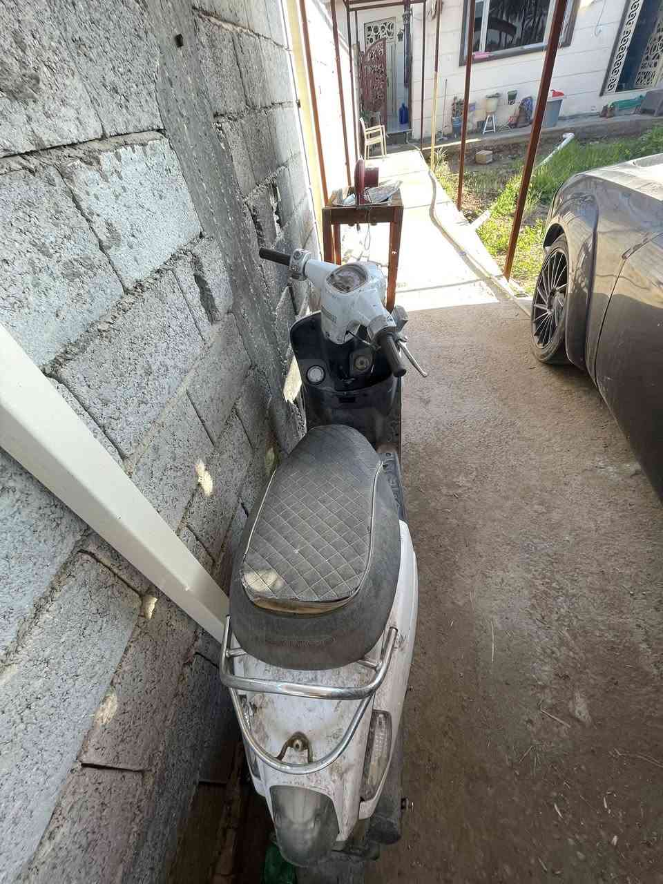 السلام عليكم دراجه كامكو للبيع متروكه صارلهه شهرين تتجطل تشتغل ابيع كوم حديد سرعه 140 بريكات كهربائيات كلها شغاله عداد مكاني فحامه جزيره بغداد هـ ***********
