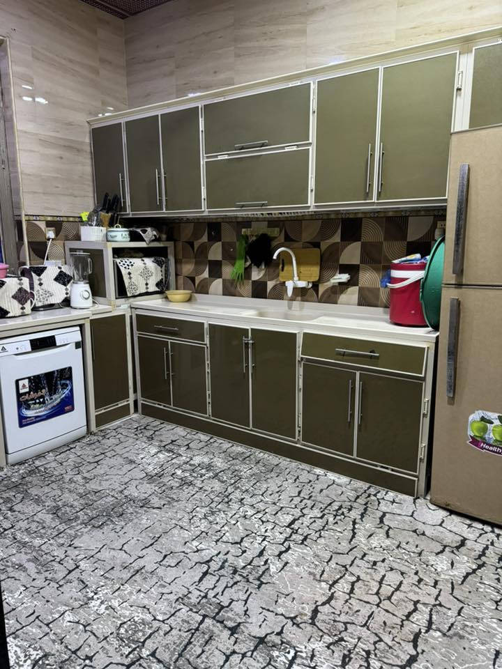 بيت طابو للبيع مساحة ١٠٨ يتكون من استقبال وصاله وغرفه ومطبخ حار وبارد حمام داخلي/حي العسكري شارع الاطفاء للاستفسار الاتصال ***********
