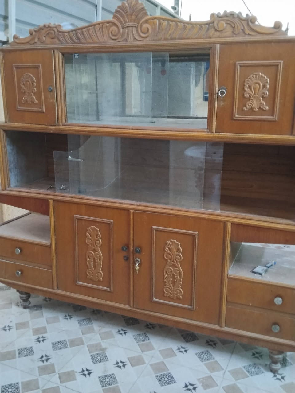 بوفيه قديمه ثكيله حيل 
سعرهه ب ١٠٠
حله شارع 80 من جهه كربلاء قرب مدرسة زهور بابل الابتدائيه 
***********
