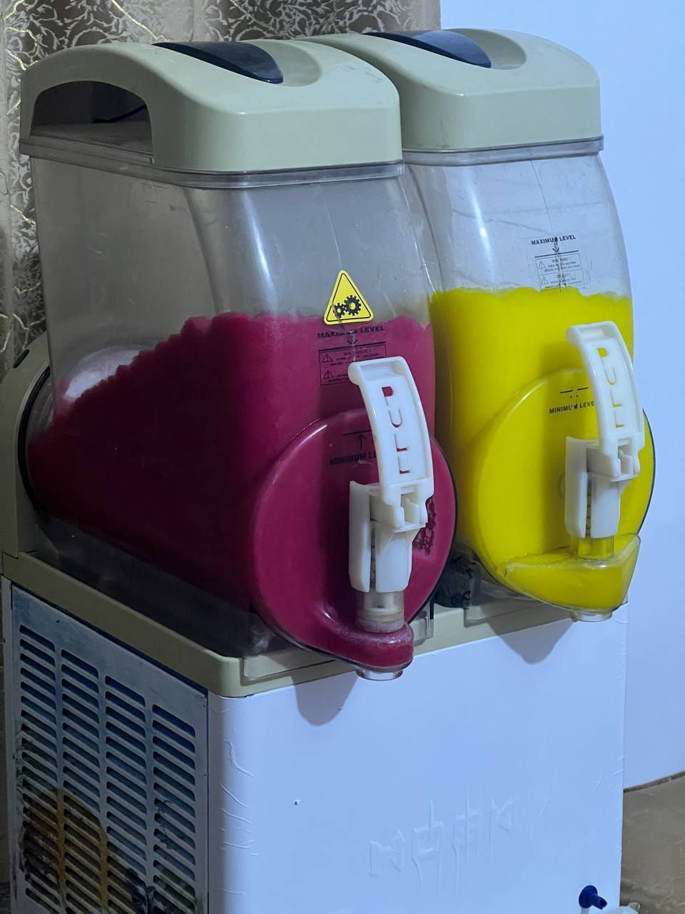 السلام عليكم   ...
متوفر مكائن ازبري #للبيع ثنائية عدد (٢) وثلاثية عدد (٢) وحسب الصور الفحص ادناه
. 
اني رجال دكتور ما اعرف لا نوعيتهن ولا تفاصيلهن اخذتهن العام عندي موكب بالاربعينية على طريق الزوار وما مشغلهن بس فاحصهن لان كهرباء كانت ماكو فعارضهن للبيع اريد اخذ بمكانهن مولدة للموكب
. 
***********
***********
. 
اتصل وتدلل بخصوص سعرهن بس لا اتكلي تفاصيلهن اللي اعرفه كتبته لان اني دكتور مو شغلتي فما اعرف شنو نوعيتهن او شغلهن موجودات بمخزن الموكب في كربلاء
. 
#العنوان_كربلاء_المقدسة
