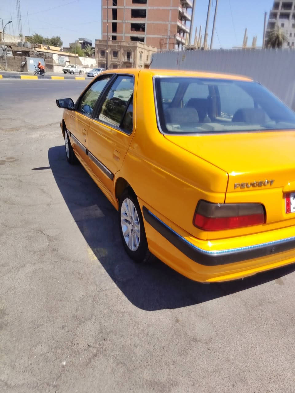سلام وعليكم للبيع بيجو بارس ٢٠٢٥ كفاله عامه من الضربه والصبغ والبارد  على وضع الشركه ماشيه ٣٠الف  سعرهه ٨٣وبيهه مجال بصيط *********** مكان السياره بل كراده
