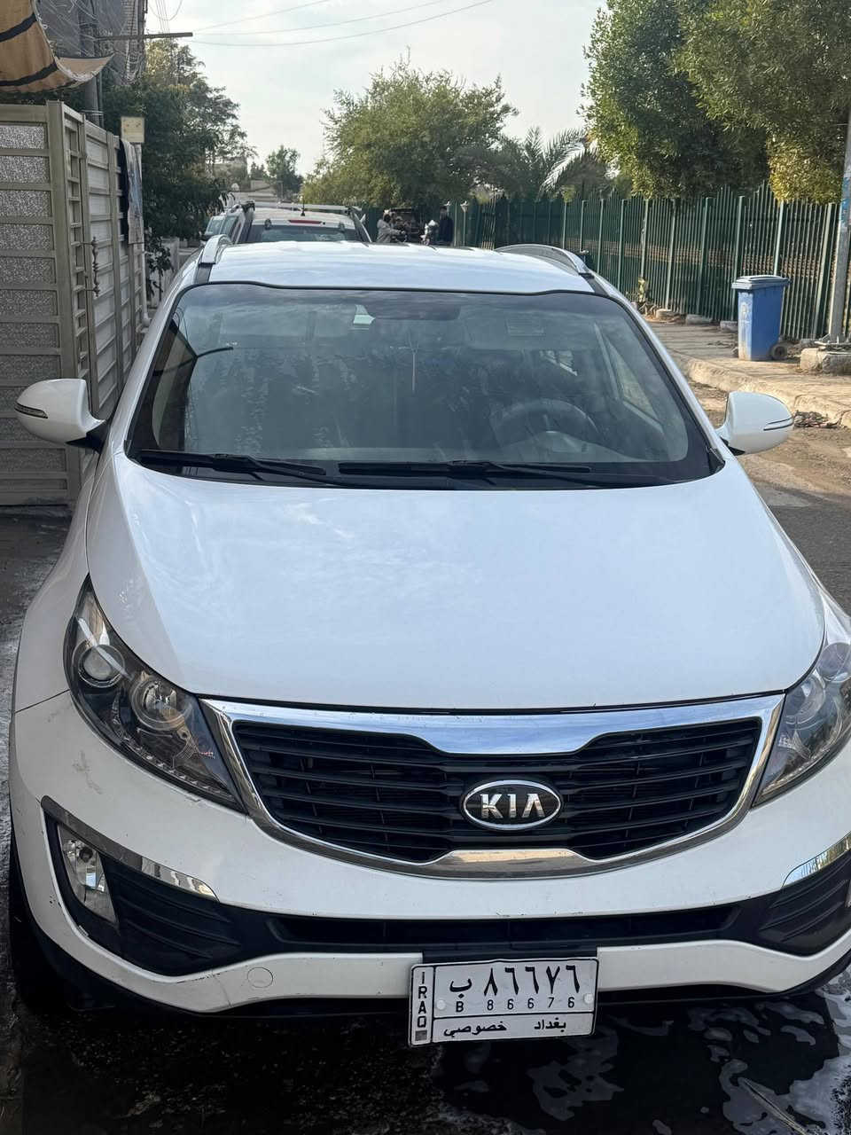 السلام عليكم سبورتج خليجي 13 بيها طخة بالدعامية مصلحة وبيها بارد بالجاملغ خلف السائق بسيط والباقي مكفول بيها منضومة غاز ماشية 115 الف كيلو بيها صوت رواجز صارلها سنتين على هاي الحالة السعر 145 وبيها بمجال مكاني الغزالية 
***********  موجود واتساب
