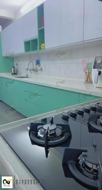 للبيع كاونترات ممرطبيعي وطباخ مع جلسه وبيها خزن  وميز طعام كلهم سيت وا...