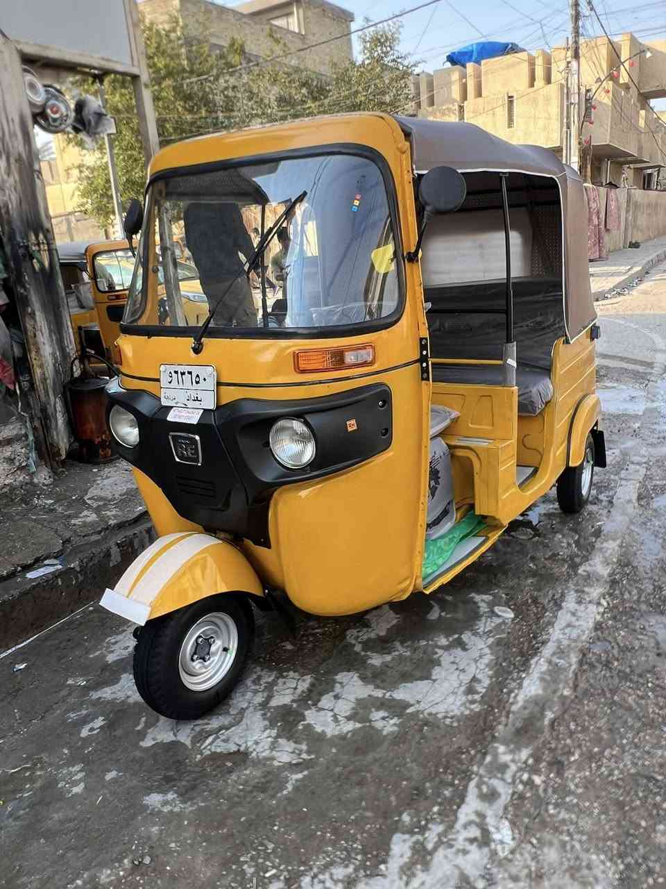 السلام عليكم تكتك موديل 2019شهر 12مكينته خير من الله لا تنقيص ولا تبخير معمره دوس والغد شوي بيه صبغ العنوان بغداد الكماليه شارع الأصفر للاستفسار تصل (***********)
