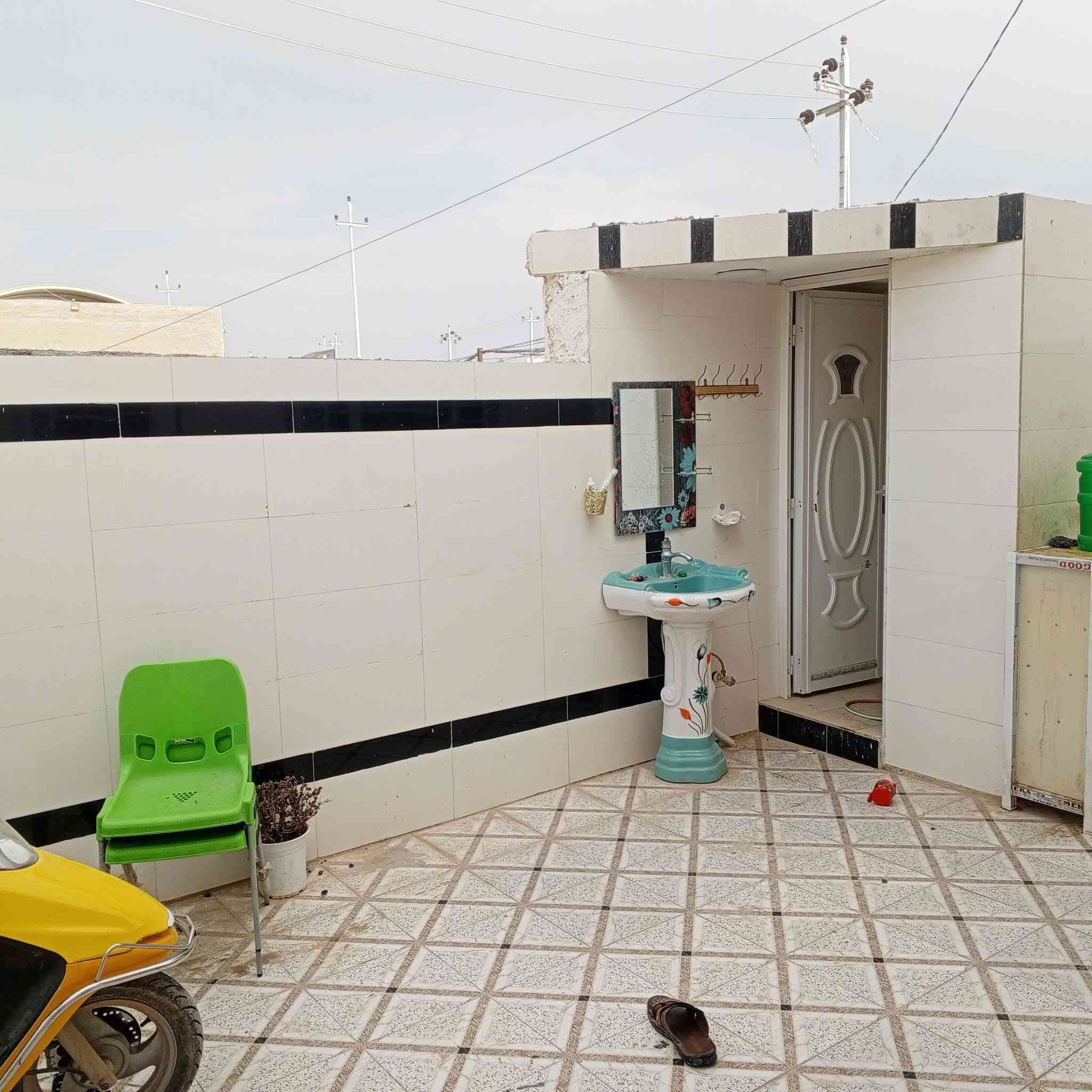 دار للبيع بالسفحه بيت درجه أولى طابقين دبل فاليوم  غرفتين نوم استقبال ومطبخ صالة 9م طابق الثاني غرفتين نوم صالة 9م مجموعة صيحات مع مخزن 
200/م  شارع 30/م شارع الوائلي 
ثاني بيت عن لركن 
***********
***********
