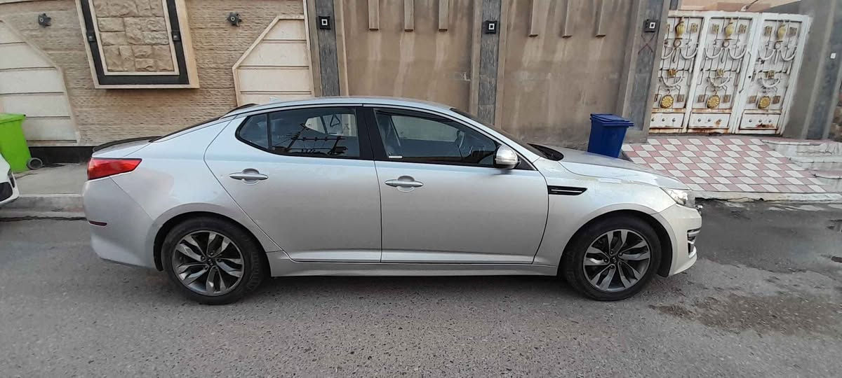 السلام عليكم 
كيا اوبتما موديل  2014
وارد امريكي :2400 GDI
رقم :بغداد بأسمي تحويل مباشر
اللون :سلفر
السياره كامله من دون اي (نقص) او( عطل )باتري جديد تخم تاير جديد 
ضرر السياره من امريكا امامي بنيد وجاملغ فقط
عنوان السياره : الأنبار الفلوجة 
رقم الهاتف:  ***********
السعر : (126) ورقة Singapore
