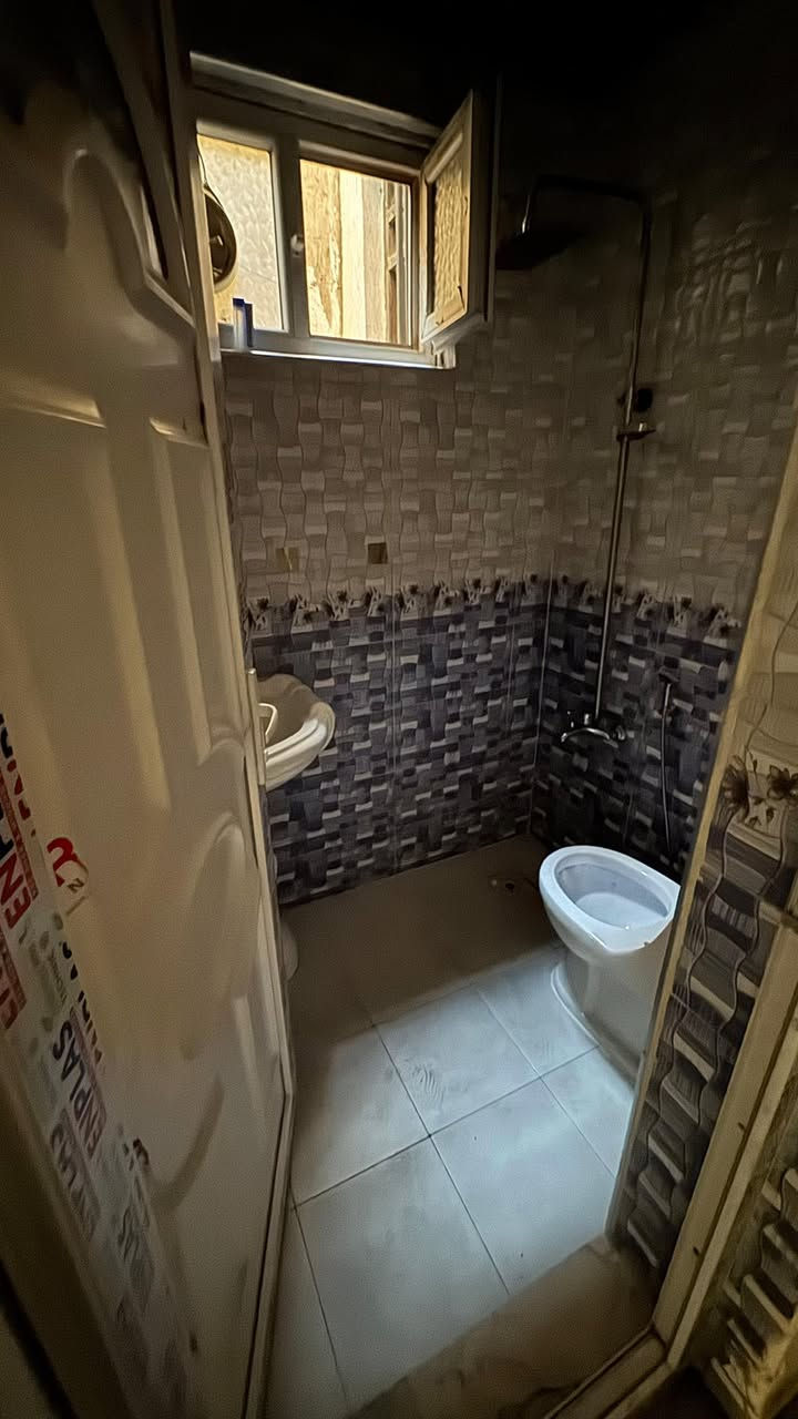 #للايجار______في______السيديه

بيت مساحه  100 متر 

يتكون من

اربع غرف نوم مطبخ صاله خدمات صحيه عدد 2

#الايجار مليون

خلف شارع 40

للاستفسار 

***********

***********
