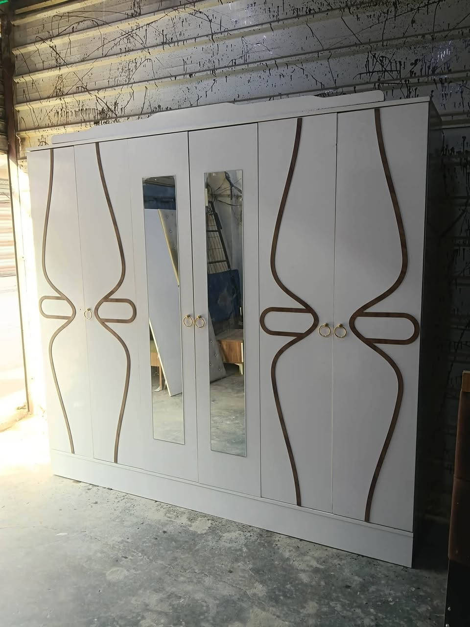 غرفه نوم تركي 🇹🇷🔥 
مستخدم كنتور ابواب 
5 قطع نضافة 90 💯 
سعر 500 نهايته 475مشي مع شد ونقل مجاني 🚛🧑‍🔧 حجز واتساب فقط ***********
