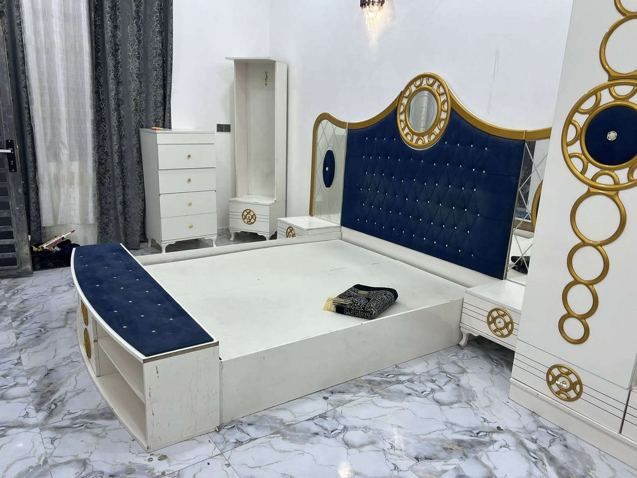 غرفة نوم تركيه نظيفه سعره 550 وبيه مجال الشراي عنوان ناصريه منطقه السبل الاتصال ***********
