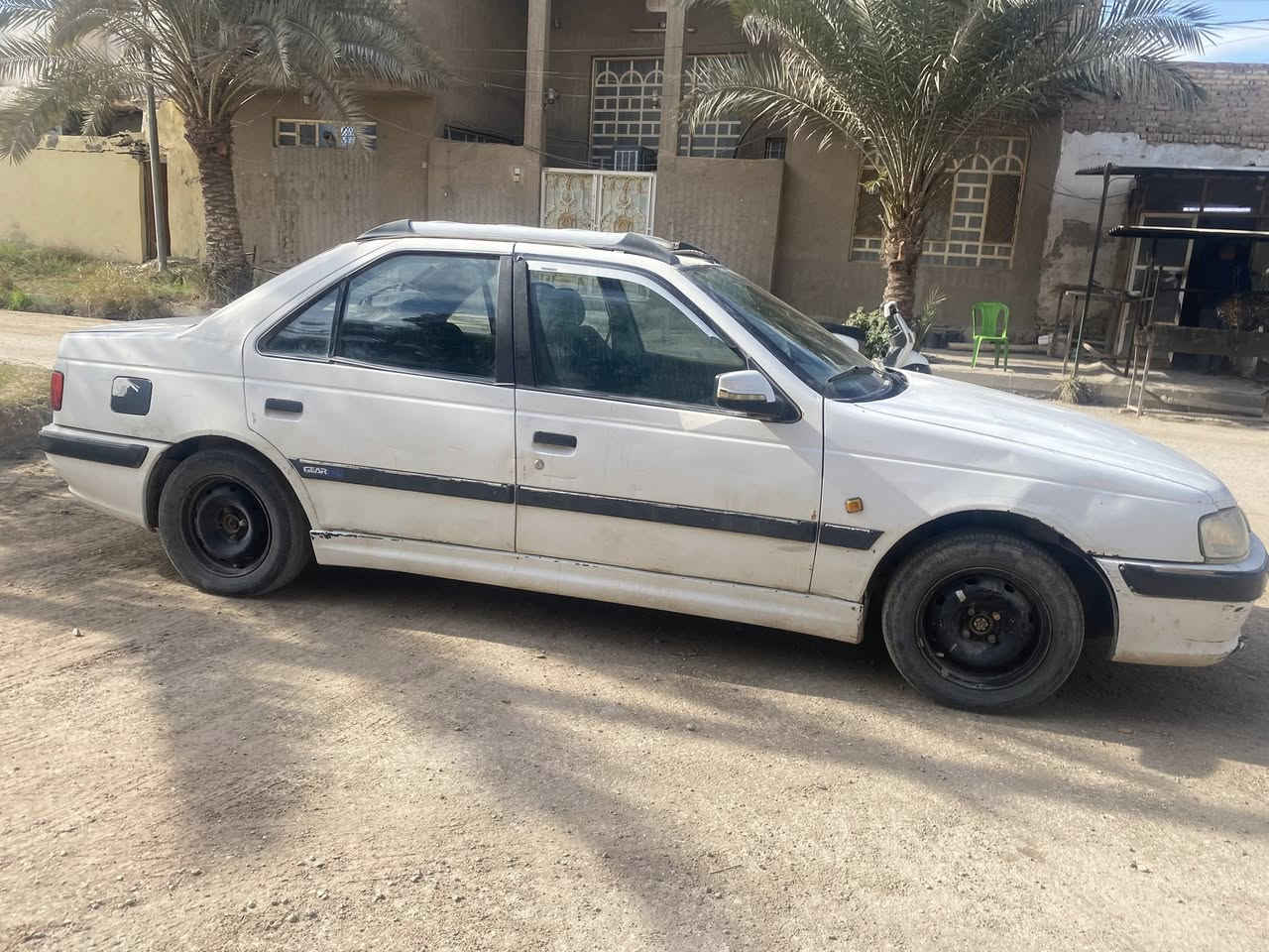 بيجو باص موديل ٢٠١٢  رقم انكليزي مشروع وطني وسنوية لسنة ٢٠٢٨ وباسمي السيارة.
مكينه وكير وحدادية وتدفئة وتبريد  كله مضبوط.
الكشنات محوره مال راس الثور  كهربائية وشغالة.
ابيع مداور مكاني نجف أبوصخير 
السعر ٣٥
وتساب ***********
