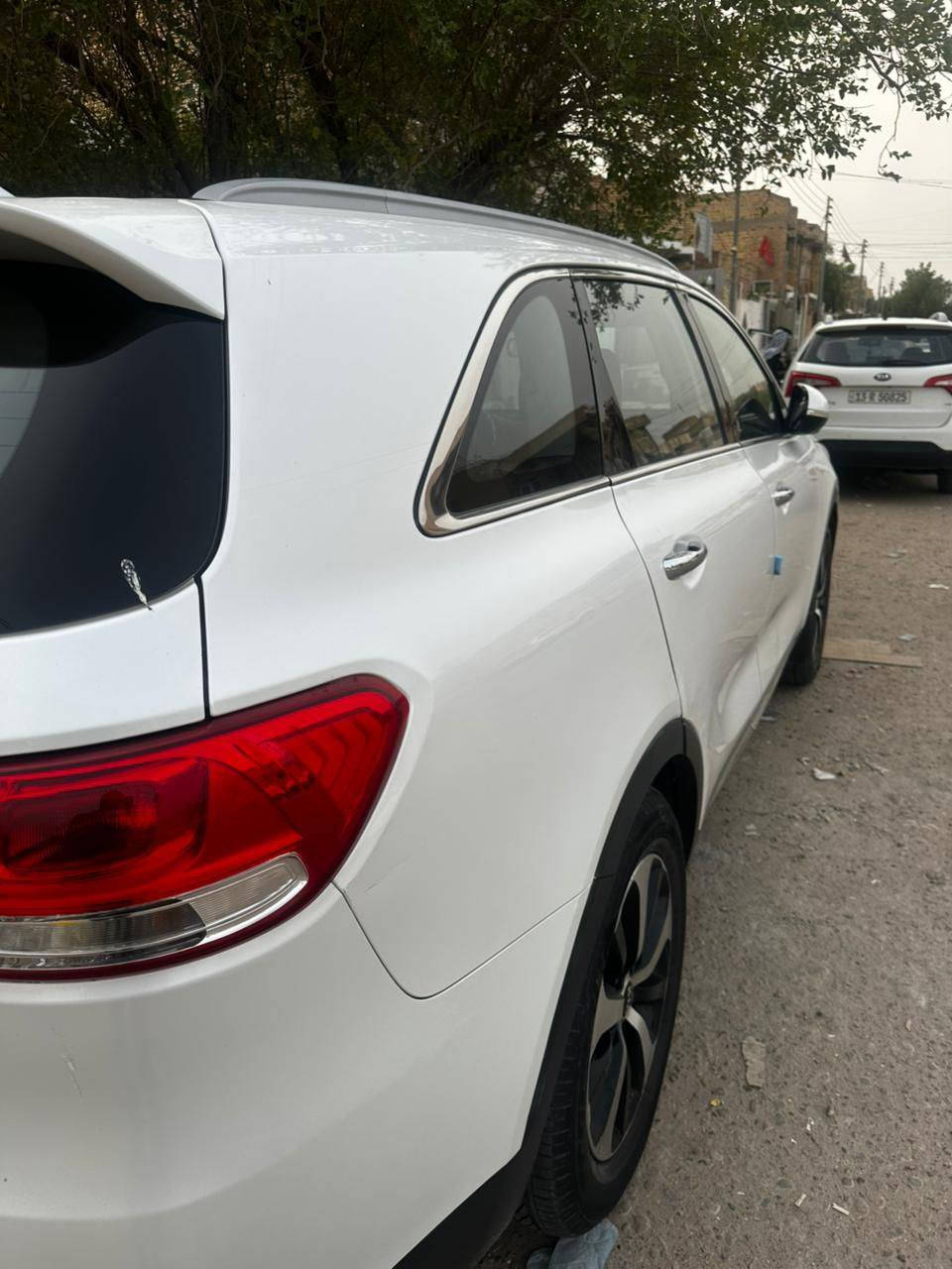 سورنتو  موديل 17 خليجي مكفولة بس بارد بحافه الباب الخلفي اصلا مامبين نهائيا موضح بالصوره سياره جاهزه تخم تاير حداديه تبريد تدفئه كير ومكينة منضومه لايت زنون دهن كله وكاله دوشمه الكشنات والارضيه جلد بلاد بيجي كلفن 8ورقات 
6 سلندر 
7 راكب 
تبريد 3 قطع 
گازگيت مبدل وگالة بشركه كيا 
ماشيه 200 km 
السعر 210 وبيه مجال قليل 
وباقي مواصفات السورنتوا المعروفة سياره مامتعوبه جديده كلش العنوان العماره حي المعلمين الجديد الفتحه الأولى ***********
